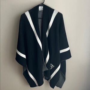 In2Green Scout & Cellar Black White Shawl Sweater Wearable Blanket One Size